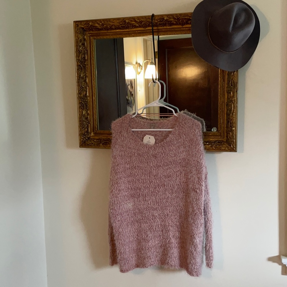 Comfortable trendy pink sweater with tag